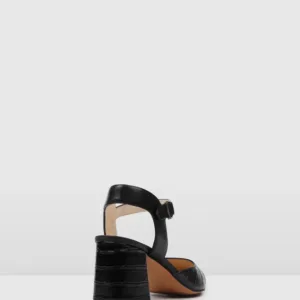 Top medium heels manufacturers in Pakistan, Lajwanti Designers specializes in high-quality, stylish medium heels for women.