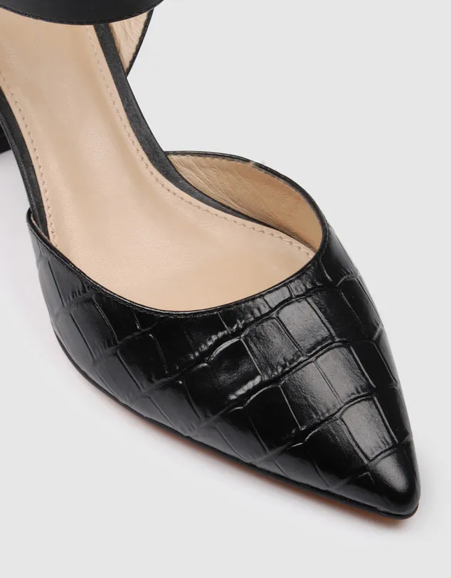Medium Heels Manufacturers | Lajwanti Designers Top medium heels manufacturers in Pakistan, Lajwanti Designers specializes in high-quality, stylish medium heels for women.