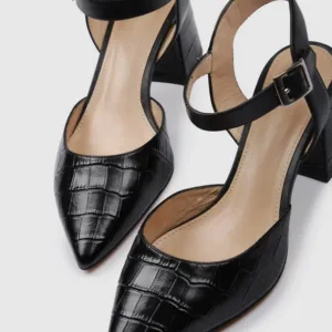 Top medium heels manufacturers in Pakistan, Lajwanti Designers specializes in high-quality, stylish medium heels for women.