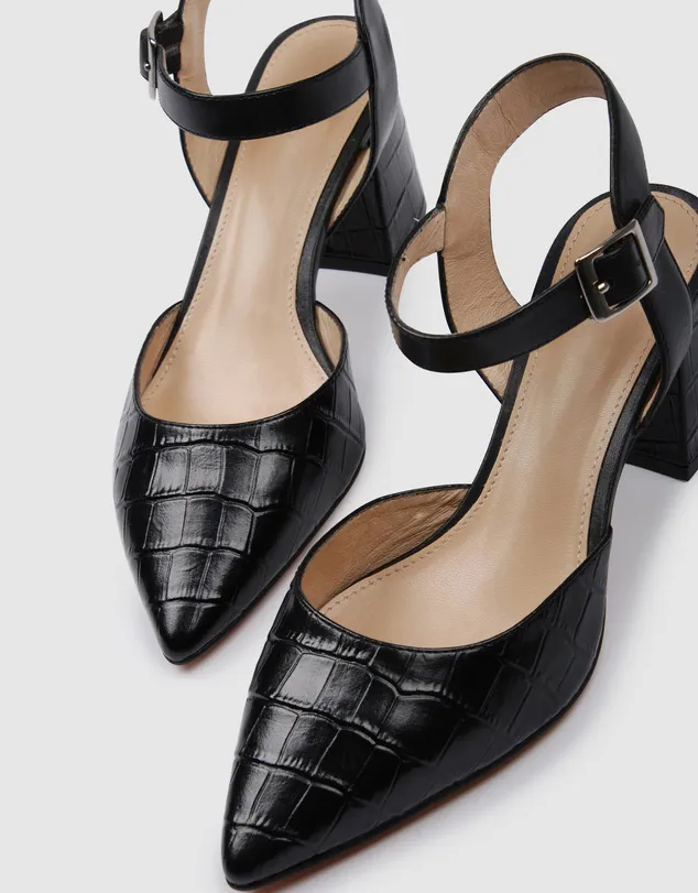 Medium Heels Manufacturers | Lajwanti Designers Top medium heels manufacturers in Pakistan, Lajwanti Designers specializes in high-quality, stylish medium heels for women.